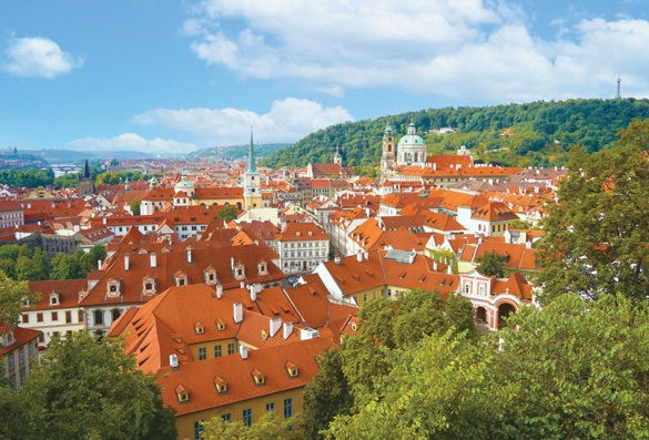 말라 스트라나는 블타바강과 프라하성 사이의 지역으로 바로크양식의 건축물과 붉은 기와지붕들이 아름다운 풍경을 연출한다.