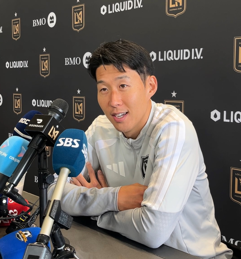 LAFC의 손흥민이 20일 LAFC 리퀴드 I.V. 퍼포먼스 센터에서 열린 프리게임 기자회견에서 발언 중이다. 