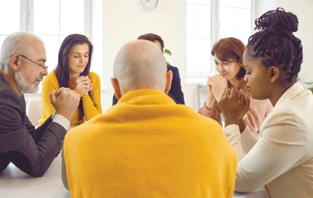 종교 공동체 안의 교류가 줄어든 것이 현대인들의 외로움이 증가한 원인의 하나라는 하버드대의 분석이 나왔다.