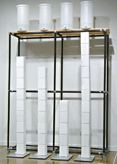 무너진 대형 설치물인 위대함의 염도. [한화문화재단 제공] 