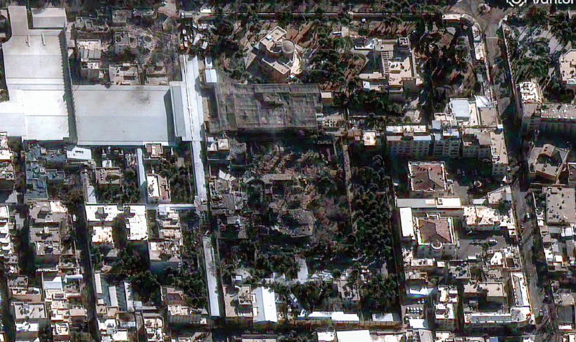 도널드 트럼프 대통령이 지난달 28일 “이란에 대한 중대 전투 작전을 시작했다”며 미국의 이란 공격 사실을 확인했다. 이후 미국과 이스라엘의 이란 공습으로 아야톨라 세예드 알리 하메네이 최고지도자와 가족 4명이 사망한 것으로 파악됐다. 1일 하메네이의 거주지가 파괴된 모습을 담은 위성 사진. [로이터] 