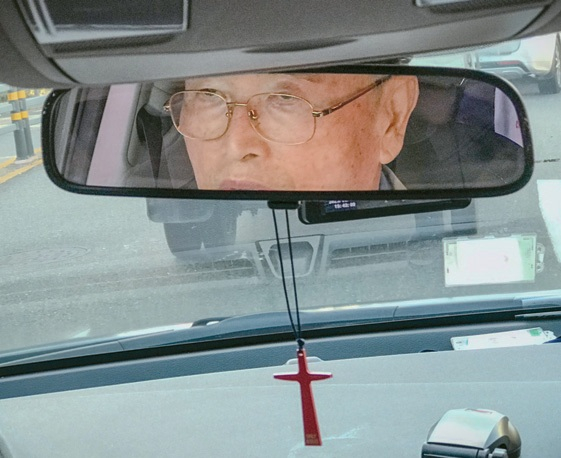 한국으로 추방된 뒤 현재 목회자로 활동하며 같은 처지의 추방자들을 돕고 있는 이본 목사.