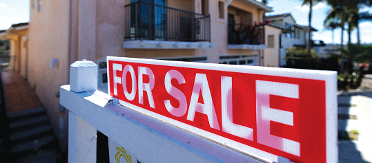 최근 매매 계약 체결 후 취소되는 주택 수가 급증한 것으로 나타났다. [로이터]