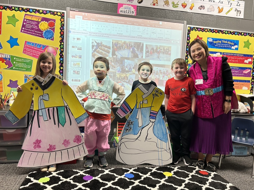 2024년 오코니 지역 도서관 연례 행사에 이경선 씨가 참여해 한국문화를 알렸다.