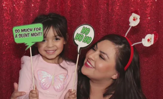 10세 딸 캐롤라인(Caroline)과 엄마 애너벨 사모라(Anabel Zamora·42) [KTLA 캡쳐]