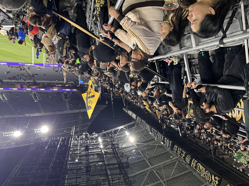 LAFC의 공식 서포터스 ‘3252’는 이미 자리를 잡고 응원 준비에 들어갔다.