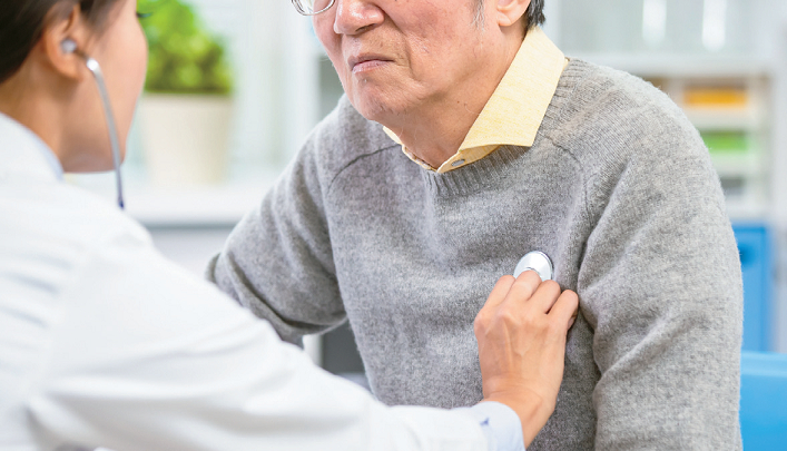 일부 보험사의 수가 부풀리기 과다 청구로 시니어 보험료 부담이 증가한 것으로 나타났다. 