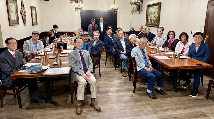 11일 둘루스 청담 식당에서 모임을 가진 한인 원로회 참석자들. 