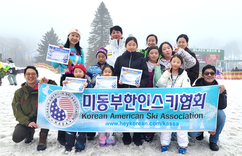 상장을 받은 왼쪽부터 김정연, 오웬 유, 최서은, 최서현 선수와 대회 출전자.