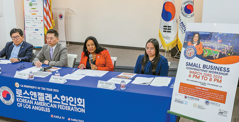 헤더 허트(10지구·오른쪽 두 번째) LA시의원이 12일 LA한인회관에서 진행된 LA시 조달사업 참여를 위한 소상공인 워크숍 개최 기자회견에서 발언 중이다. 김상진 기자 
