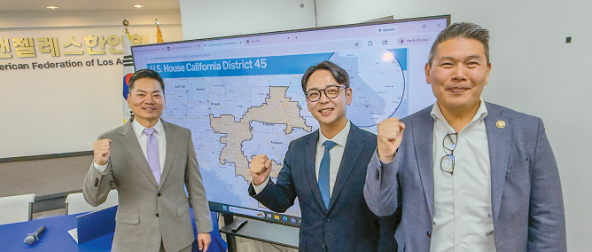 데릭 트랜(오른쪽) 의원, 스티브 강(가운데) LA시 공공사업위원회 의장, 로버트 안 LA한인회장. 김상진 기자