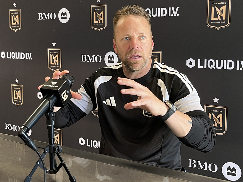 마크 도스 산토스 LAFC 감독이 13일 리퀴드 I.V. 트레이닝 센터에서 진행된 프리게임 기자회견에서 발언 중이다. 김경준 기자