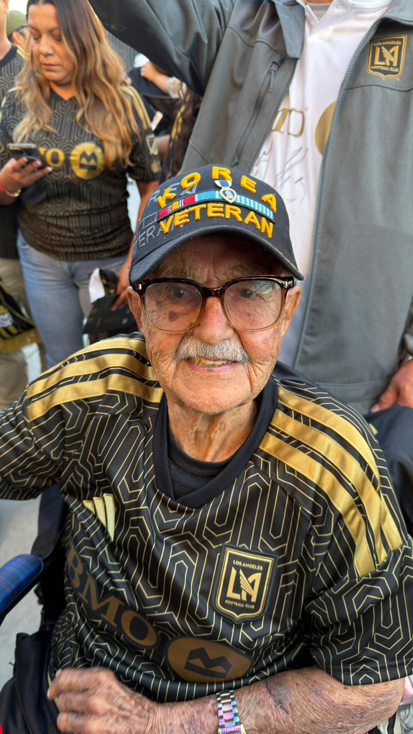 한국전쟁 참전용사 알폰소씨도 오늘 손흥민의 LAFC 경기를 보기 위해 BMO 스타디움을 찾았다. 