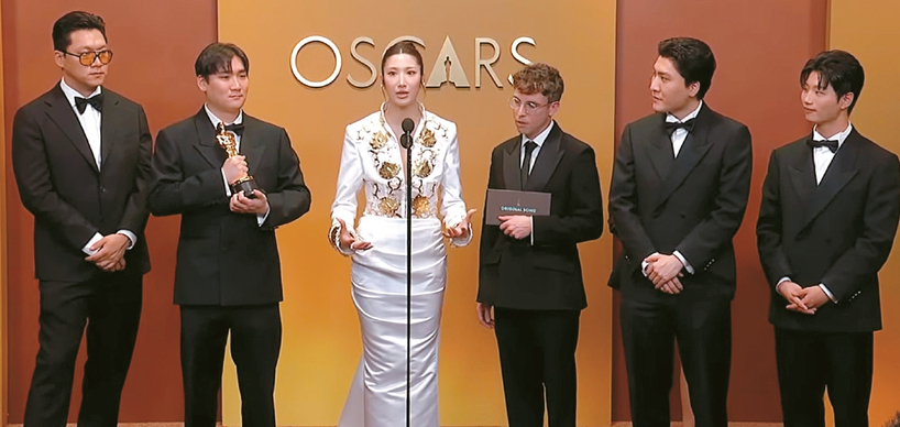 가수 겸 작곡가 이재가 지난 15일 제98회 아카데미 시상식 인터뷰룸에서 본지 질의에 답변하고 있다. 이재는 이날 자신이 노래와 제작에 참여한 '케이팝 데몬 헌터스' OST '골든'으로 주제가상을 받고 축하 무대를 꾸몄다.  [AMPAS 제공] 