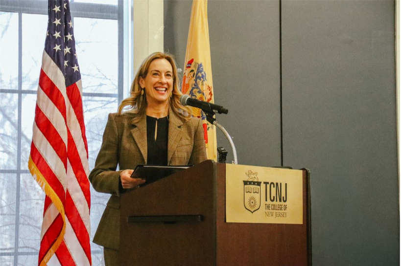 미키 셰릴 뉴저지 주지사가 기조연설을 하고 있다.