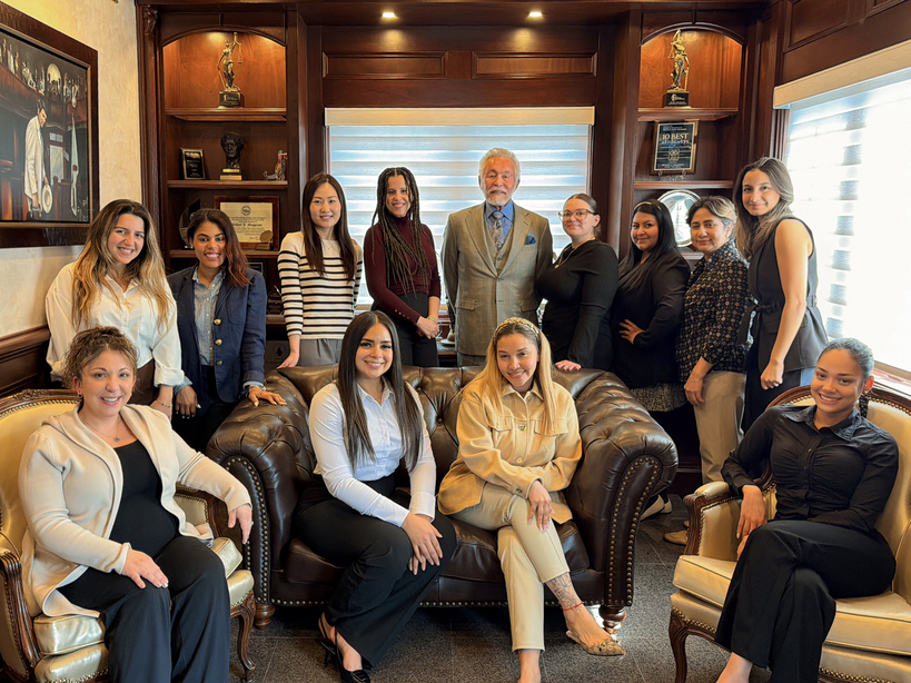 마지아노 로펌의 여성 구성원들. 로펌은 세계 여성의 달을 맞아 여성 전문인 성장을 적극 지원하겠다는 메시지를 발표했다. 