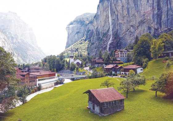 알프스 산기슭 마을 라우터브루넨의 아기자기한 풍경. 괴테와 워즈워스도 감탄했다는 슈타우프바흐 폭포로 유명한 곳이다.