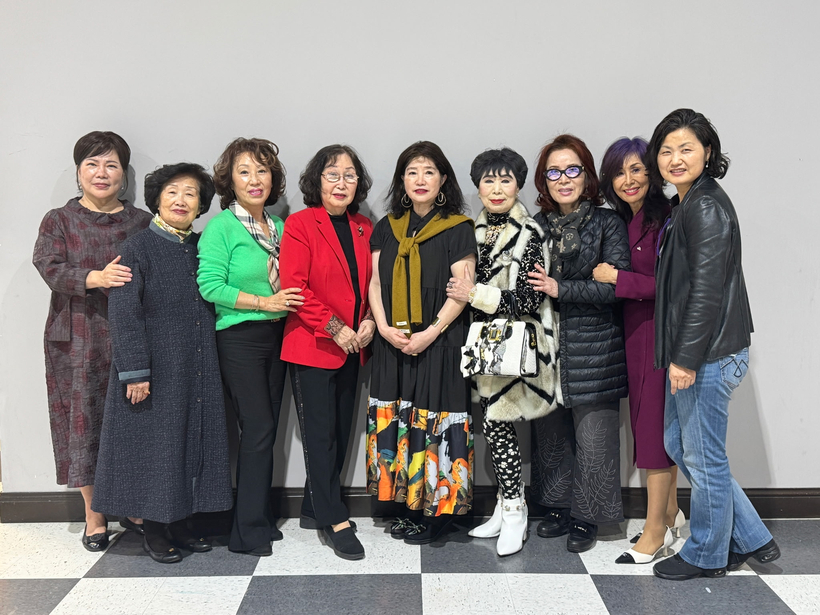 결식아동 돕기 자선 골프대회 준비 모임 후 기념촬영을 하고 있다. 