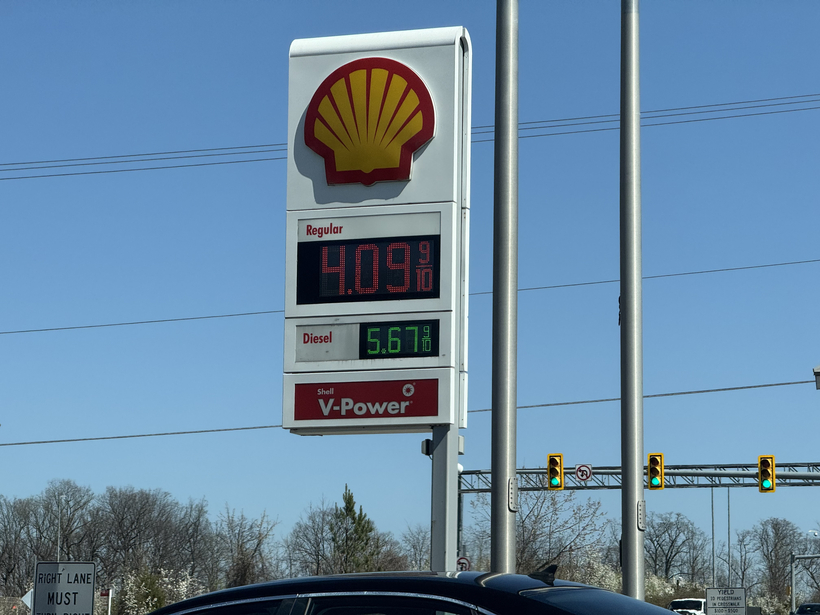 24일 버지니아 페어팩스 카운티의 레귤러 개스 평균 가격이 갤런당 4.033달러를 기록했다