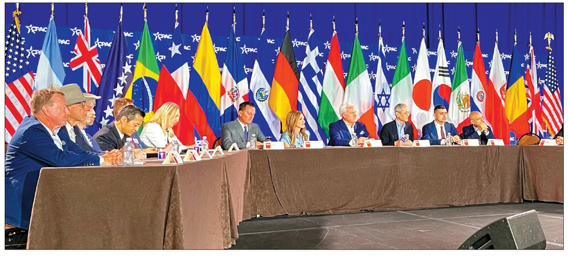 25일 텍사스주 그레이프바인에서 ‘CPAC USA 2026’이 개막했다. 이날 행사에는 고든 창 변호사, 리처드 그레넬 미국 특수임무 대사, 황교안 전 국무총리, 리즈 트러스 전 영국 총리 등이 연사로 참석했다.