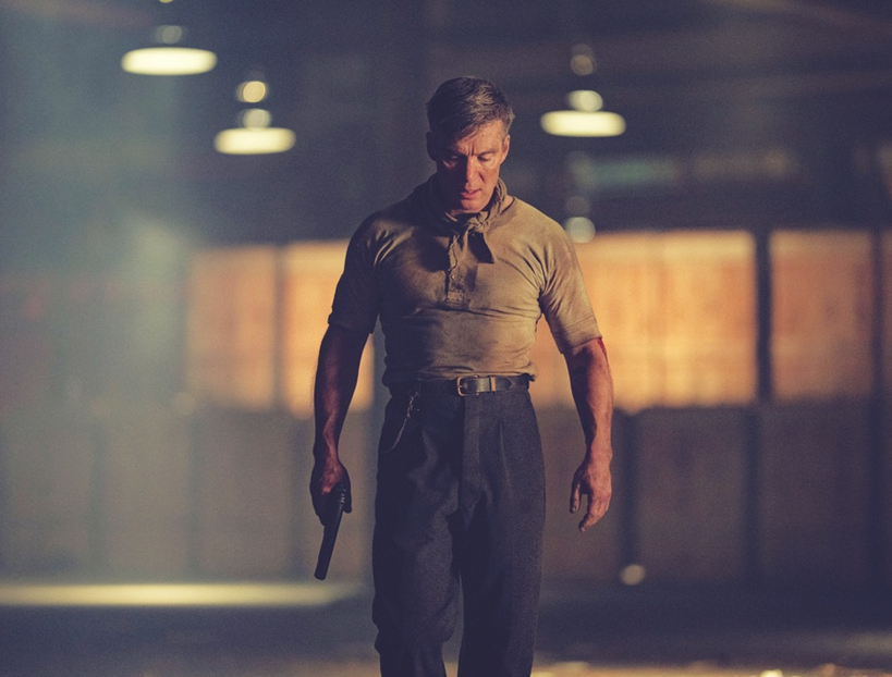 2022년 시즌6가 남긴 모호하고도 서늘한 여운은 이제 1940년대 제2차 세계대전이라는 거대한 역사의 소용돌이 속에서 비로소 그 종착역을 발견한다. [Netflix] 