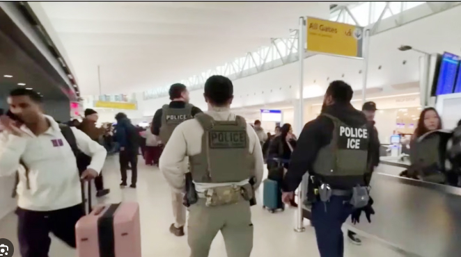 지난 23일 오헤어 공항에 배치된 ICE 요원들의 모습. [폭스뉴스]