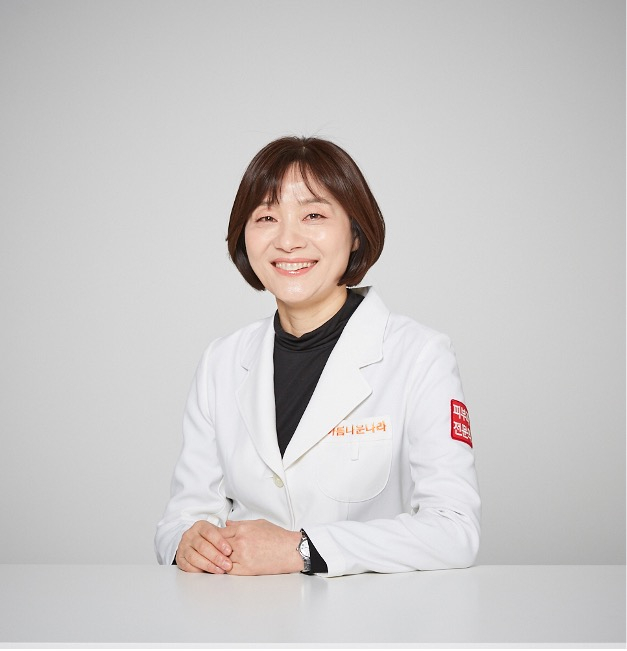 Dr. DongHye Suh (Arumdaun Nara Beauty Clinic)