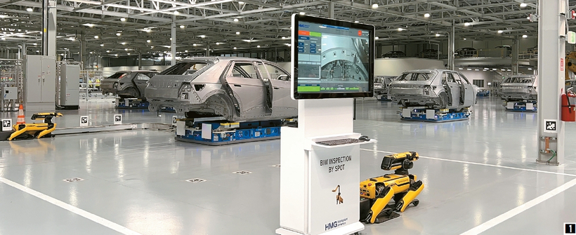 (1) 보스턴 다이내믹스의 로봇개 ‘스팟’이 조립된 전기차 차체의 결함을 체크하고 있다.