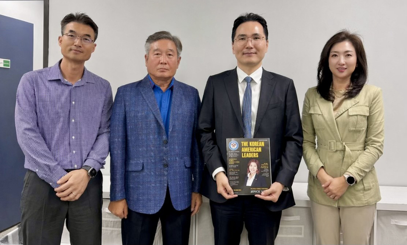 OC한미지도자협의회 레이철 윤(맨 오른쪽) 회장, 최혜옥(맨 왼쪽부터) 이사장, 폴 최 상임고문이 강용구 영사와 함께 자리했다. [협의회 제공] 