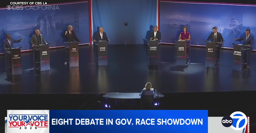 캘리포니아 주지사 선거를 앞두고 열린 TV 토론에서 8명의 후보들이 무대에 올라 발언을 이어가고 있다.