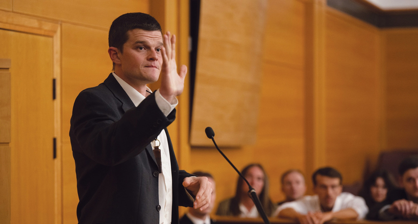 영화 제목 ’ 아이 스웨어‘는 중의적이다. 그것은 사회가 금기시하는 ’욕설‘인 동시에, 자신의 삶을 포기하지 않겠다는 ’맹세‘이며, 진실만을 말하겠다는 ’선서‘이기도 하다. [Sony Pictures Classics]