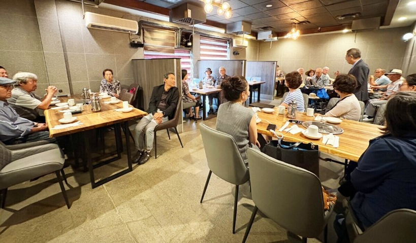 지난해 열린 모임에서 이원배 회장이 박물관 추진사업을 설명하고 있다. 