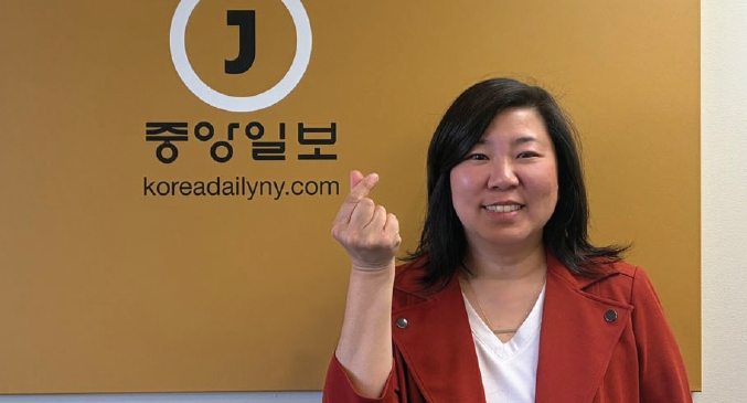 5일 뉴욕중앙일보를 방문한 그레이스 멩 연방하원의원(민주·뉴욕 6선거구)이 한인 커뮤니티에 대한 애정과 그간 성과를 강조하며 유권자들의 지지를 부탁했다.