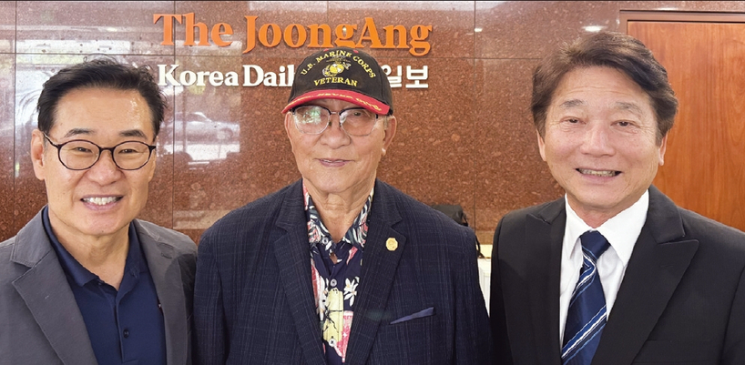 왼쪽부터 이한원 대회장, 최익범 명에대회장, 전영인 조직위원장. 