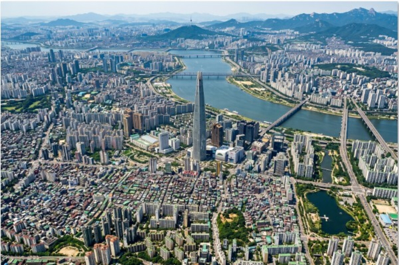 외국인 이주민이 살기 좋은 도시 세계 10위에 오른 서울은 의료 서비스 수준과 높은 치안 안전성에서 우수한 평가를 받았다. 