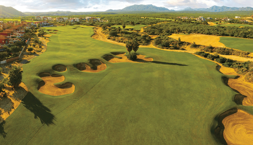 바다와 사막의 풍광이 조화를 이루는 Club Campestre Golf Course. 잭 니클라우스가 설계한 로스카보스의 대표 명문 골프장으로 꼽힌다. 