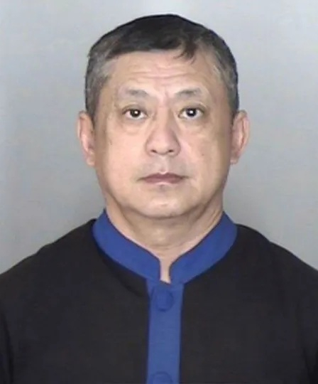북가주 오로빌에서 종교 공동체를 운영하며 여성 신도와 미성년자를 상대로 성범죄를 저지른 혐의로 유죄 판결을 받은 샌수 비 방. 법원은 캘리포니아주 법정 최고 수준인 징역 225년형을 선고했다. [뷰트카운티 검찰청]