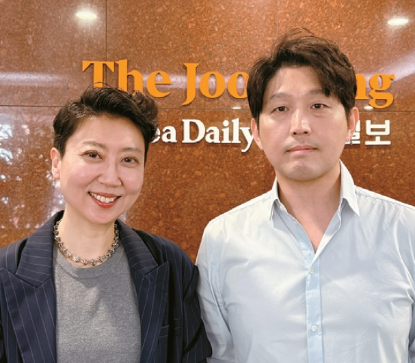 8일 본지를 방문한 우효원(왼쪽) 작곡가와 오정근 지휘자.