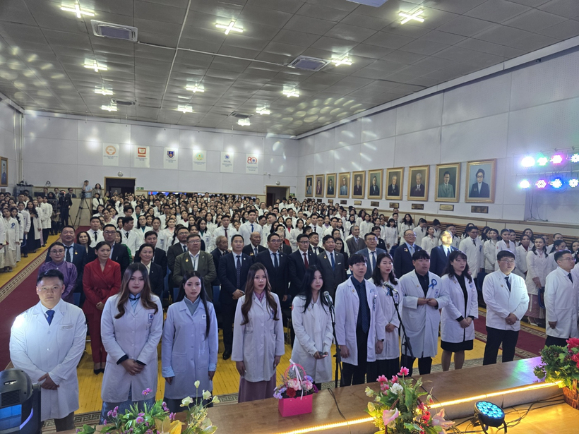 [몽골국립의과대학교(MNUMS) 2026년 졸업식 행사가 지난 2026. 5. 21. 몽골보건부장관 참석하에 몽골국립의대 중앙홀에서 성대하게 개최되었다./제공= 사단법인 국제교육교류협회(International Education Exchange Association)]