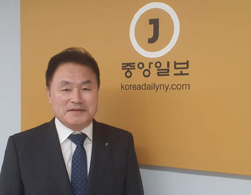 지난 24일 뉴욕중앙일보 본사를 방문한 한국외국어대학교 강기훈 총장.