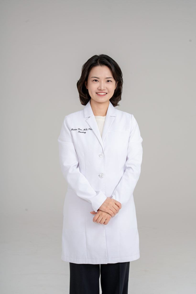 가톨릭대 의과대학 교수를 역임한 의학박사이자 미국 신경과 전문의인 김민희원장.