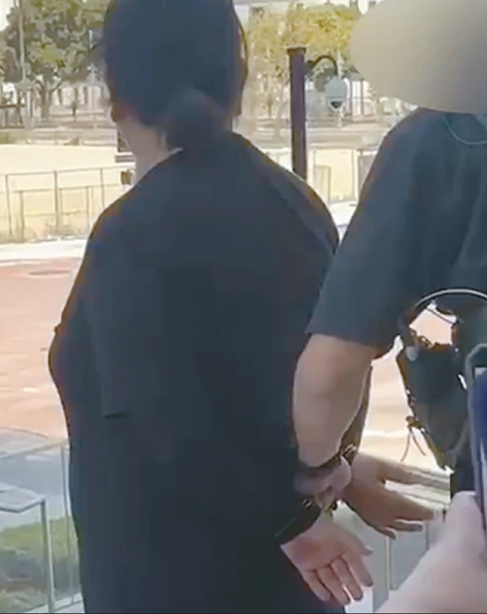 밴나이스에서 호스피스를 운영하던 지니 최(57)씨가 지난 6월 체포되고 있는 모습. 