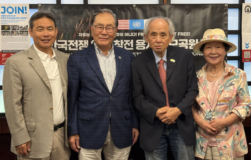 18일 유엔 참전용사 추모공원 건립 기자회견에서 (왼쪽부터) 폴 김 변호사, 박선근 회장, 김태형 박사, 김경숙 여사가 한자리에 섰다. 