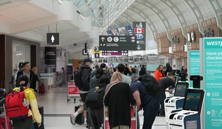 토론토 피어슨 국제공항 [사진출처: Youtube @CBC News Toronto]