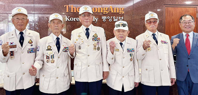 (왼쪽부터) 25일 본지를 방문한 권영구, 이영호, 이재학, 변승석, 김형서, 최만규씨.