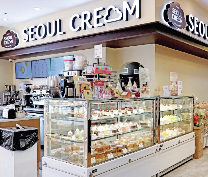 H마트의 신규 베이커리 브랜드 ‘서울 크림(Seoul Cream)’이 뉴저지 포트리점에 문을 열었다.  [사진 BK Franchise]