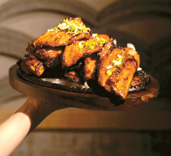 산더미 함지박 시그니처 '돼지갈비'.