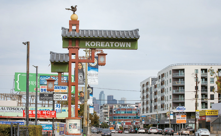 LA한인타운 올림픽 불러바드에 세워진 한인타운 상징물.