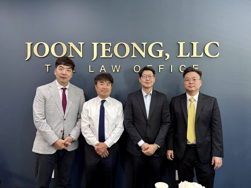 (왼쪽부터) 정준, 김시현, 안호제, 김운용 변호사가 8일 세미나를 설명하는 자리에 모였다. 