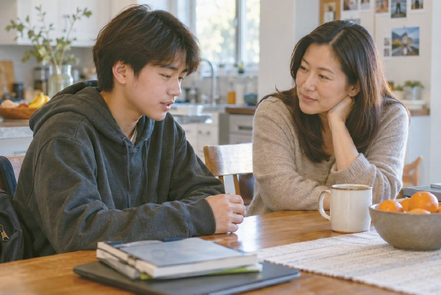 개학 후 학교에서 돌아온 자녀의 표정과 생활 습관이 평소와 달라졌다면 부모는 단순한 피로나 사춘기로 넘기지 말고 변화의 패턴을 살펴야 한다. [코덱스 생성]